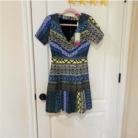 NWT Anthropologie Tracy Reese Short Sleeve V-Neck Multi Color Dress Size 2 - Picture 2 of 7